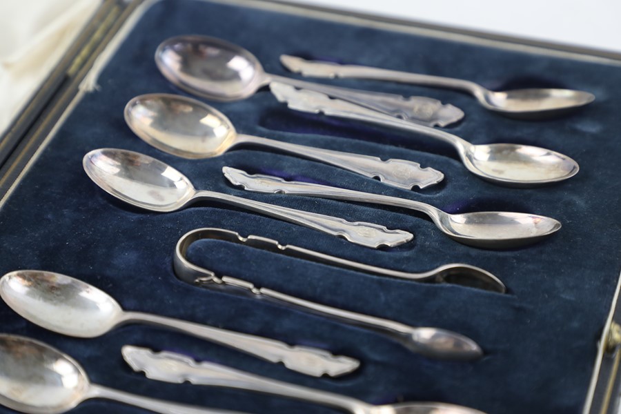 13 x Vintage hallmarked 925 silver spoons and sugar nips cased (168g) Items are in vintage condition - Image 3 of 7