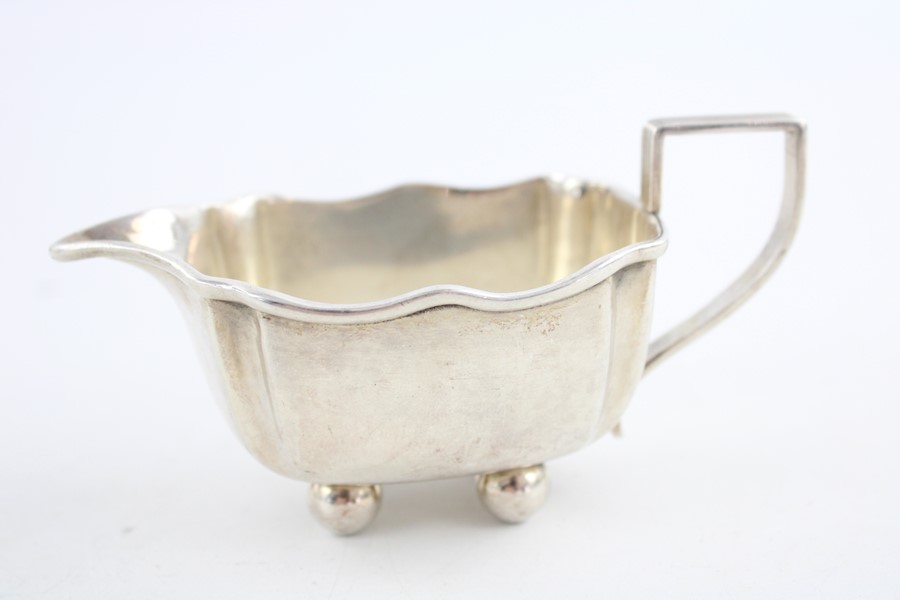 Vintage .925 silver cream jug with ball feet (102g) Items are in vintage condition - Image 2 of 5