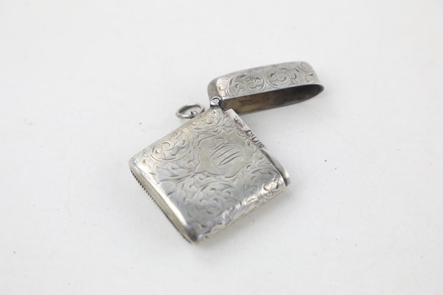 Antique 1900 hallmarked London silver vesta case Dimensions - 4.5cm x 5cm signs of age & use - Image 3 of 4