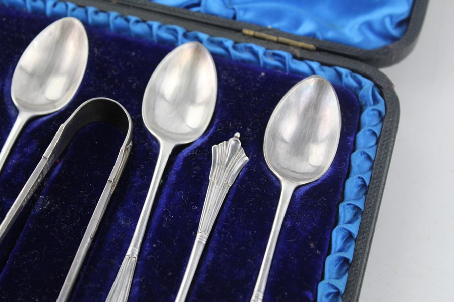 7 x Antique 1888 hallmarked 925 silver spoons and sugar nips cased (89g) hallmarked Sheffield 1888 M - Image 2 of 4