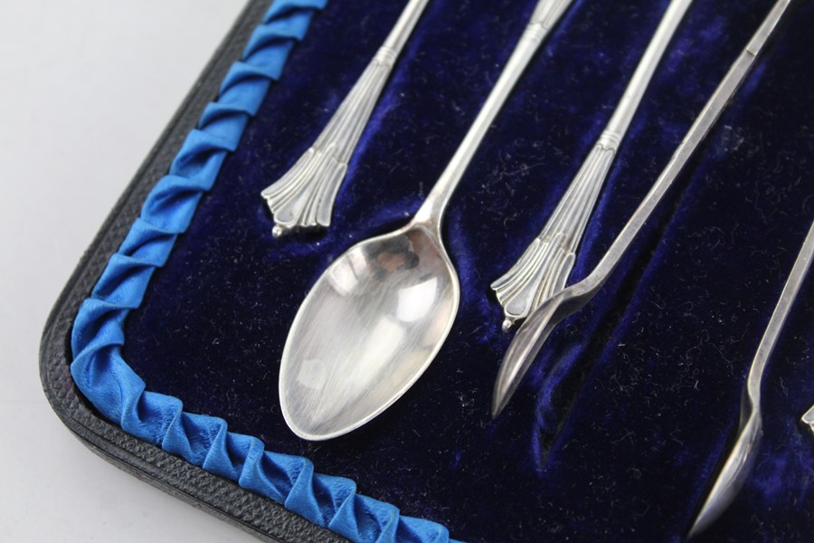 7 x Antique 1888 hallmarked 925 silver spoons and sugar nips cased (89g) hallmarked Sheffield 1888 M - Image 3 of 4