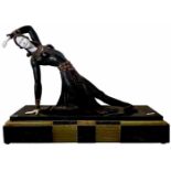 Art Deco FigureSehr schöne Art Deco Figur nach Chiparus «Tanzendes Mädchen» auf Marmorsockel. In