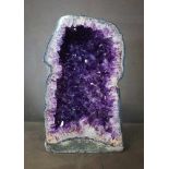 Amethyst-druse Amethyst-Druse. Herkunft: Brasilien. Gewicht: 14kg. Amethyst-druse. Origin: Brazil.