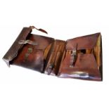 Military or Craftsman Bag with the complete accessoriesMilitär- oder Handwerkertasche mit komplettem
