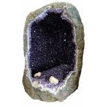 Amethyst-druse with Calcite inclusions Amethyst-Druse mit Kalzit Einschlüssen. Herkunft: Uruguay.