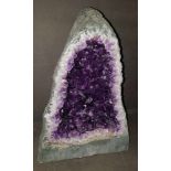 Amethyst-druse Amethyst-Druse. Herkunft: Brasilien. Gewicht: 22kg. Amethyst-druse. Origin: Brazil.