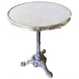 Small rounder Art Nouveau tableKleiner runder Jugendstil-Tisch. Durchmesser: 50cm. 73hoch. Small