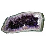 Amethyst-druses, table foot Amethyst-Drusen, Tischfuss. Herkunft: Brasilien. Gewicht: 98kg.