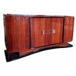 Art Deco sideboardArt Deco Anrichte. In sehr gutem Zustand. 98cm breit x 50cm hoch x 200cm tief. Art