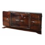 Art deco sideboardArt Deco Anrichte. In sehr gutem Zustand.98cm breit x 50cm hoch x 200cm tief.Art