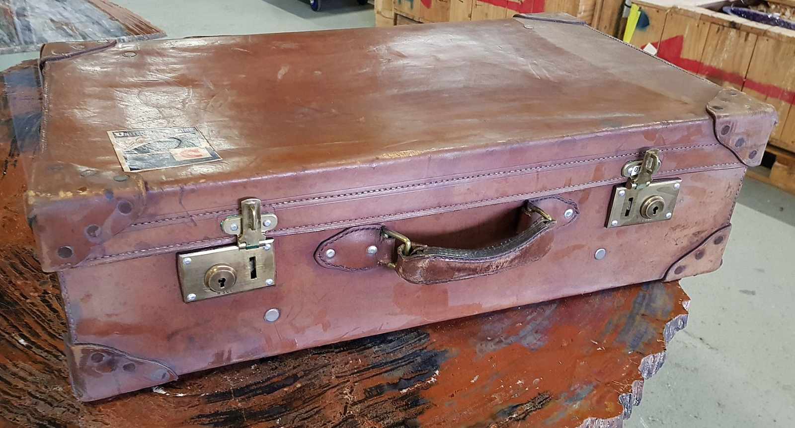 Leather Suitcase with compartmentsLederkoffer mit Fächern. In gutem Original-Zustand. 71cm lang. A