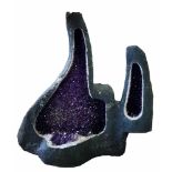 Amethyst-druse with calcite inclusions. Amethyst-Druse mit Kalzit Einschlüssen. Herkunft: Brasilien.