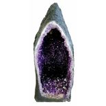 Amethyst-druse with Calcite inclusions Amethyst-Druse mit Kalzit Einschlüssen. Herkunft: