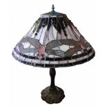 Round Tiffany-Style Table LampRunde Tiffany-Style Tischlampe. In sehr gutem Zustand. 70cm hoch. Gute