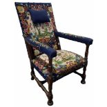 Large upholstered chair with Gobelin tapestryGrosser gepolsterter Stuhl mit Gobelin. In gutem
