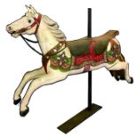 Carousel horse on poleSehr schönes Karussellpferd an Stange. Original ca. 1920. 180cm lang. Very