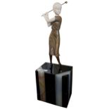 Art Deco Figure showing a female GolferSeltene Art Deco Figur «Golferin». In ausgezeichnetem