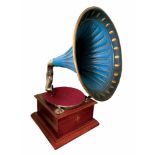 Grammophone with horn. Grammophon mit Trichter. In gutem Zustand. Vermutlich Reproduktion mit