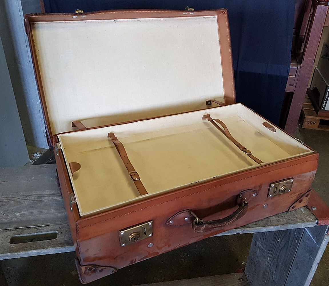 Leather Suitcase with compartmentsLederkoffer mit Fächern. In gutem Original-Zustand. 71cm lang. A - Image 3 of 3