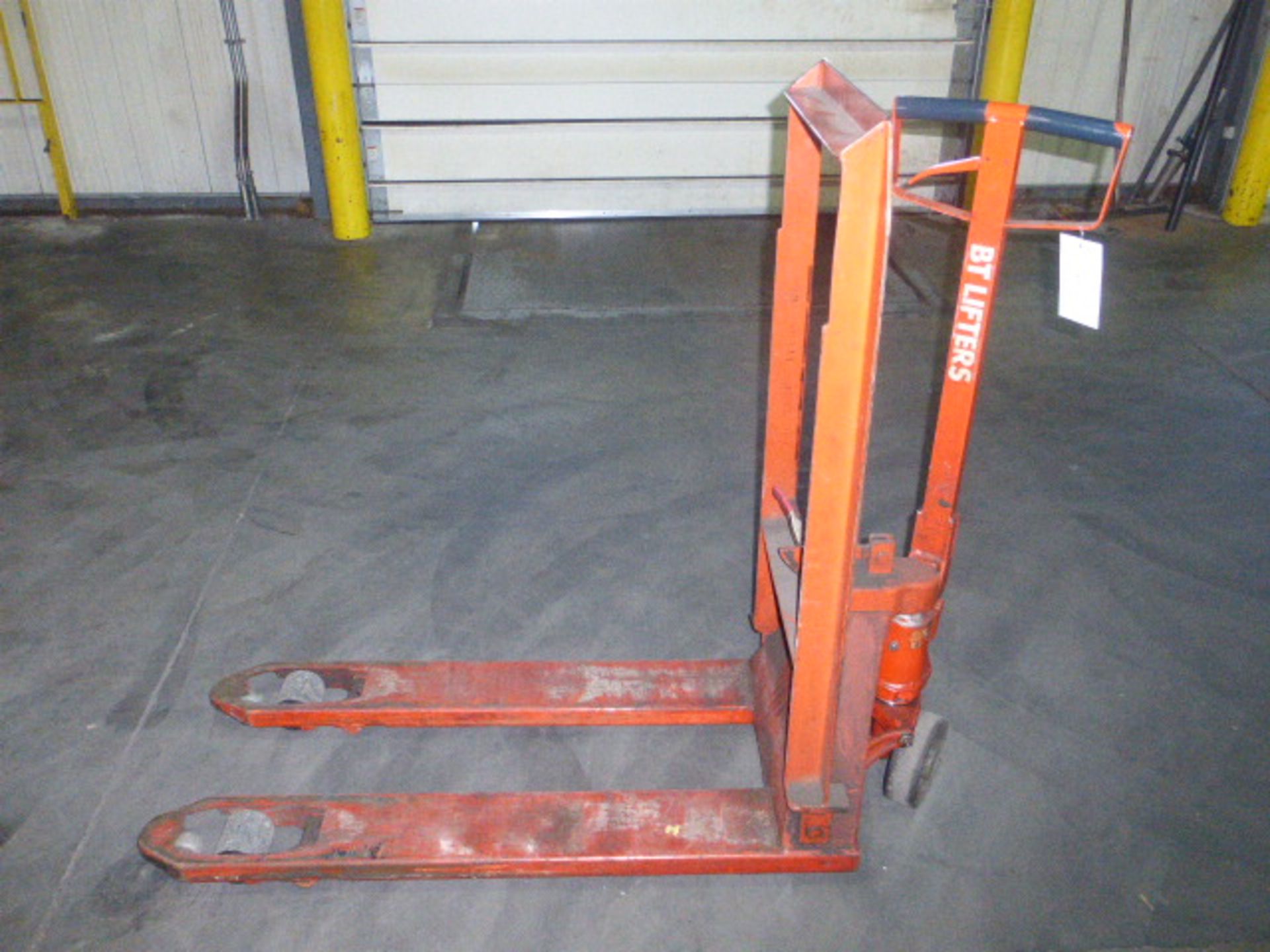 BT LIFTER PALLET TRUCK