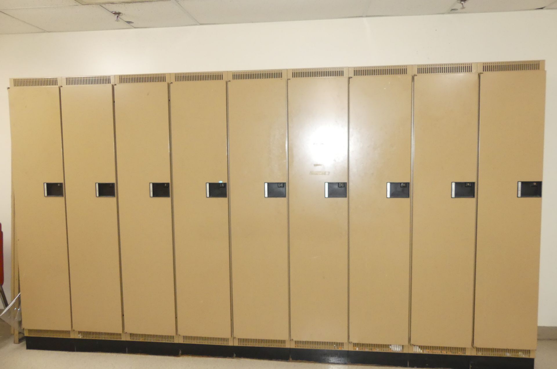 9-LOCKER UNIT