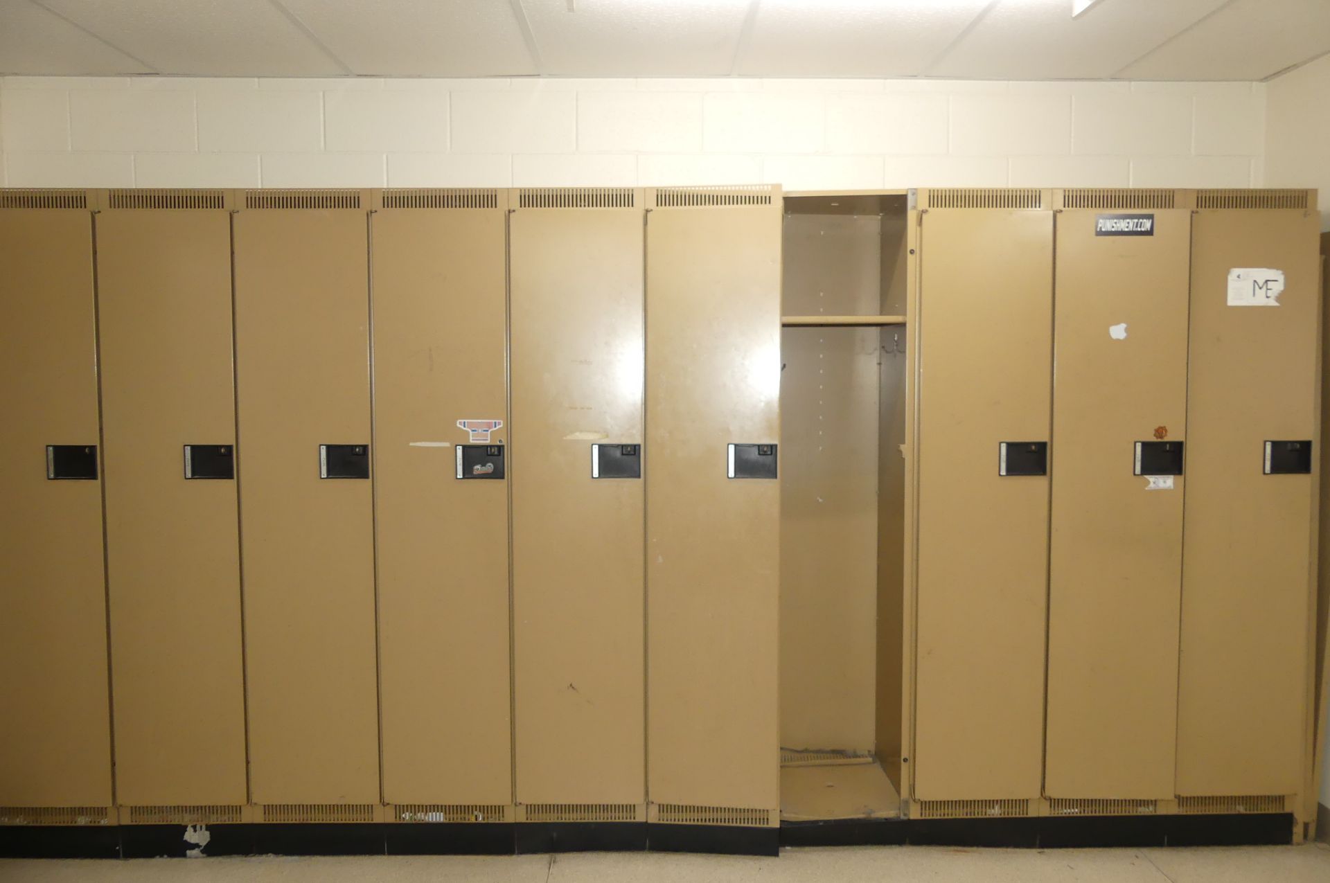 9-LOCKER UNIT