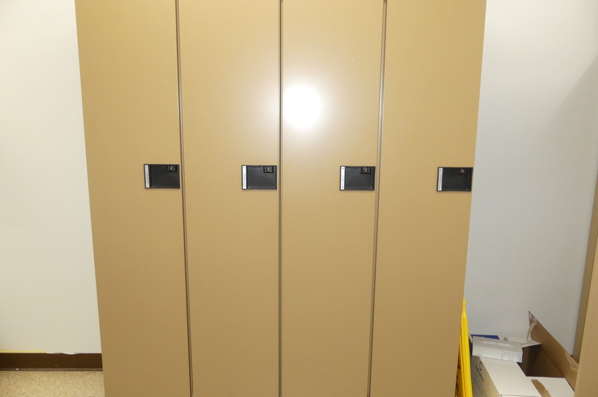 4-UNIT LOCKER