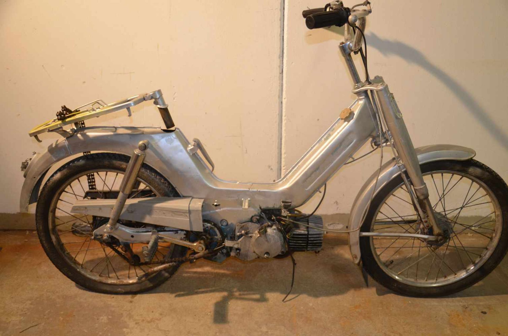 PUCH Maxi FIN: 90187920, MOTOR: 90187920, ohne Papiere, silber, Teile fehlen, nicht fahrbereitPUCH