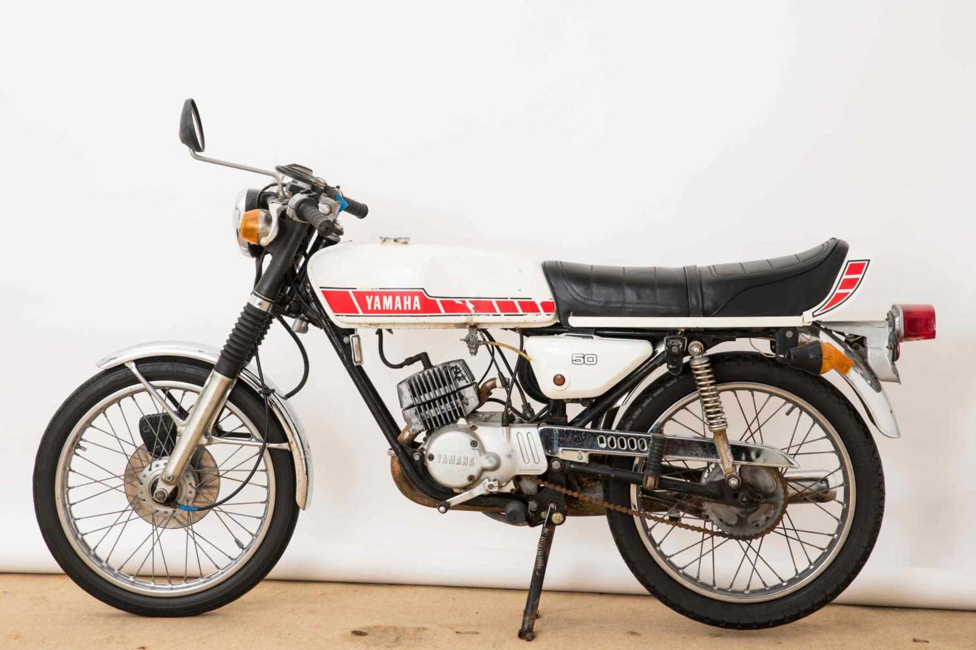 YAMAHA RD50DXFIN: 353241527, MOTOR: 352-241527, österreichische Papiere, weiss, BJ. 1981, mit