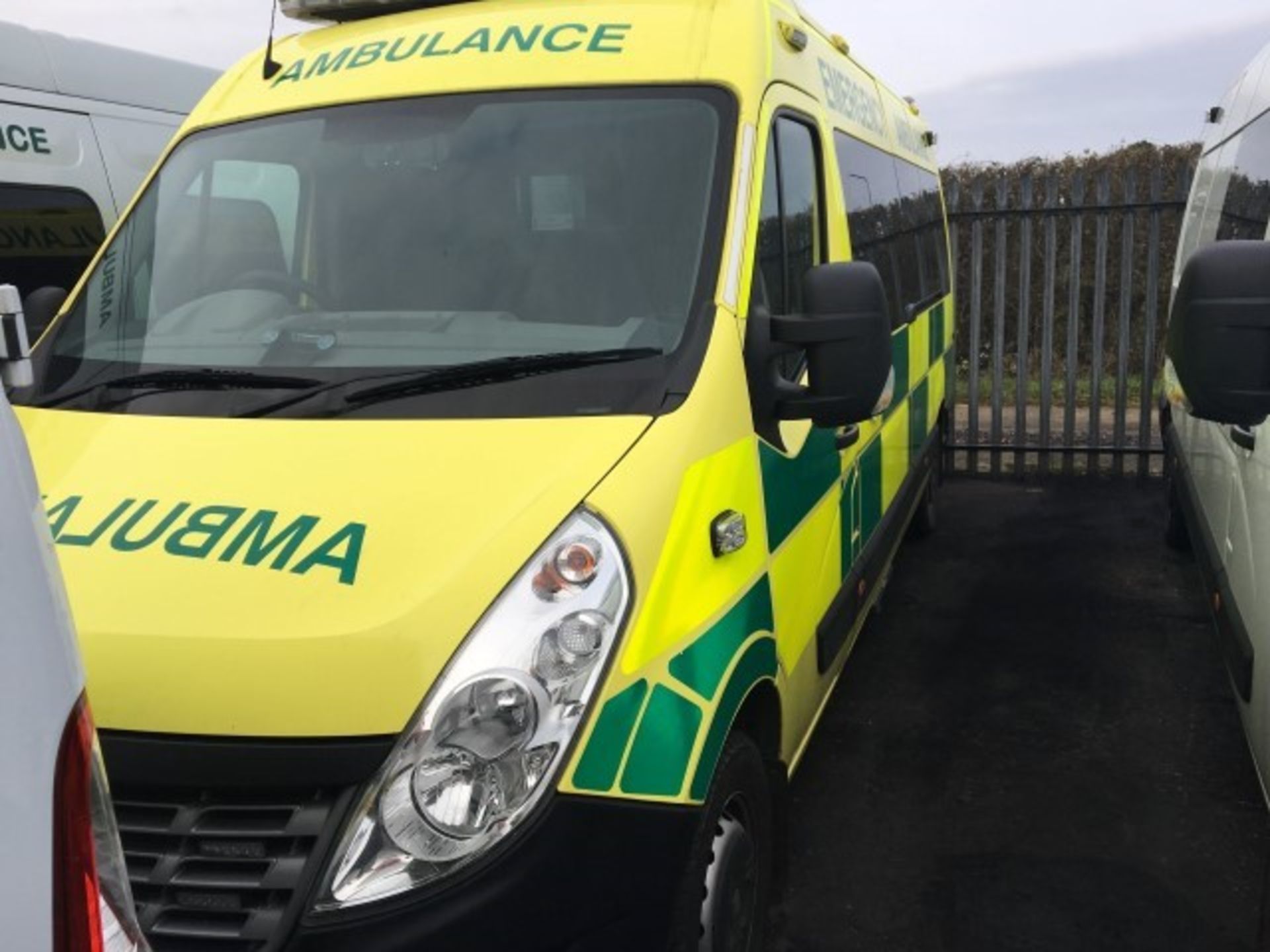 Renault Master LM145 Euro 6 Ambulance (2017) - Image 8 of 15