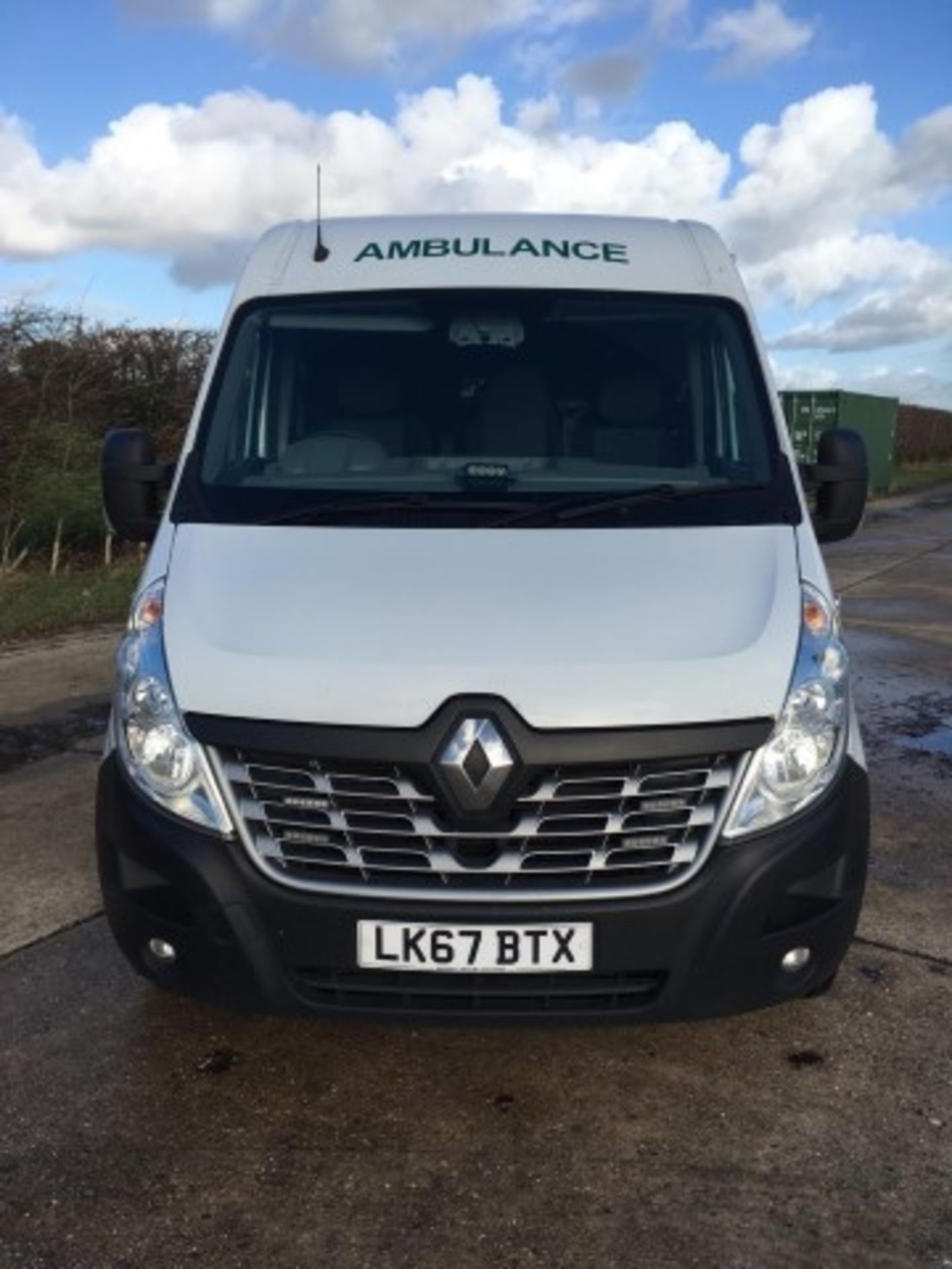 Renault Master LM35 130 dci with secure cell conversion (2017) - Image 4 of 8