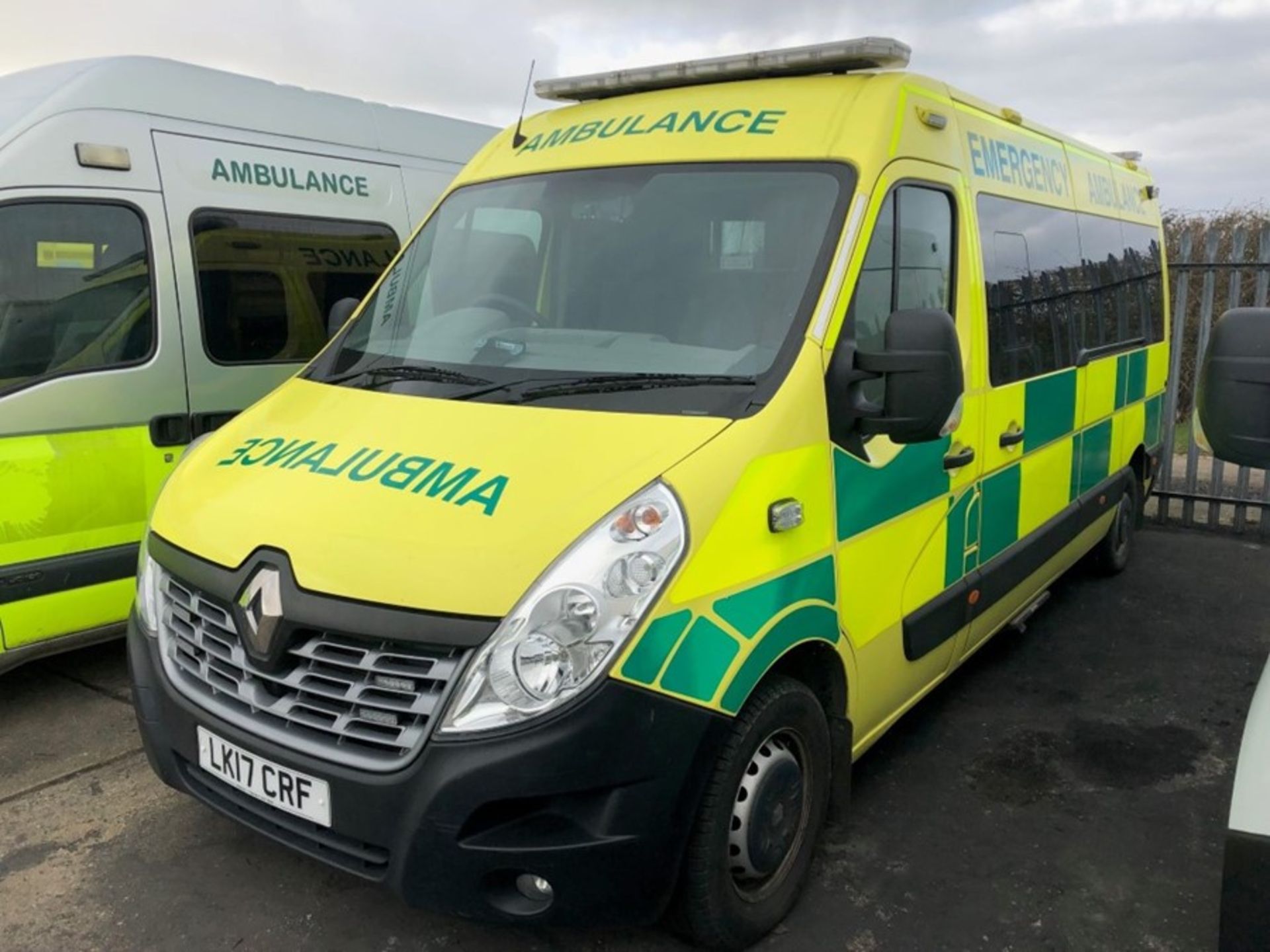 Renault Master LM145 Euro 6 Ambulance (2017) - Image 10 of 15