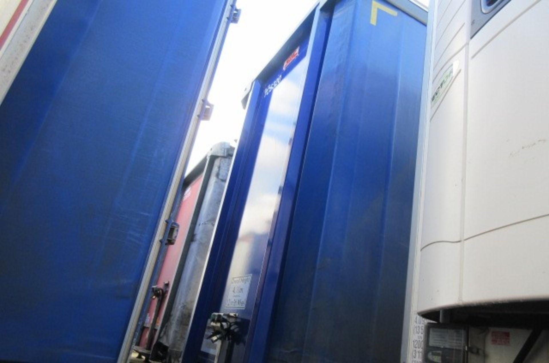 SDC 13.7m tri-axle curtainside trailer (2012) - Image 3 of 8