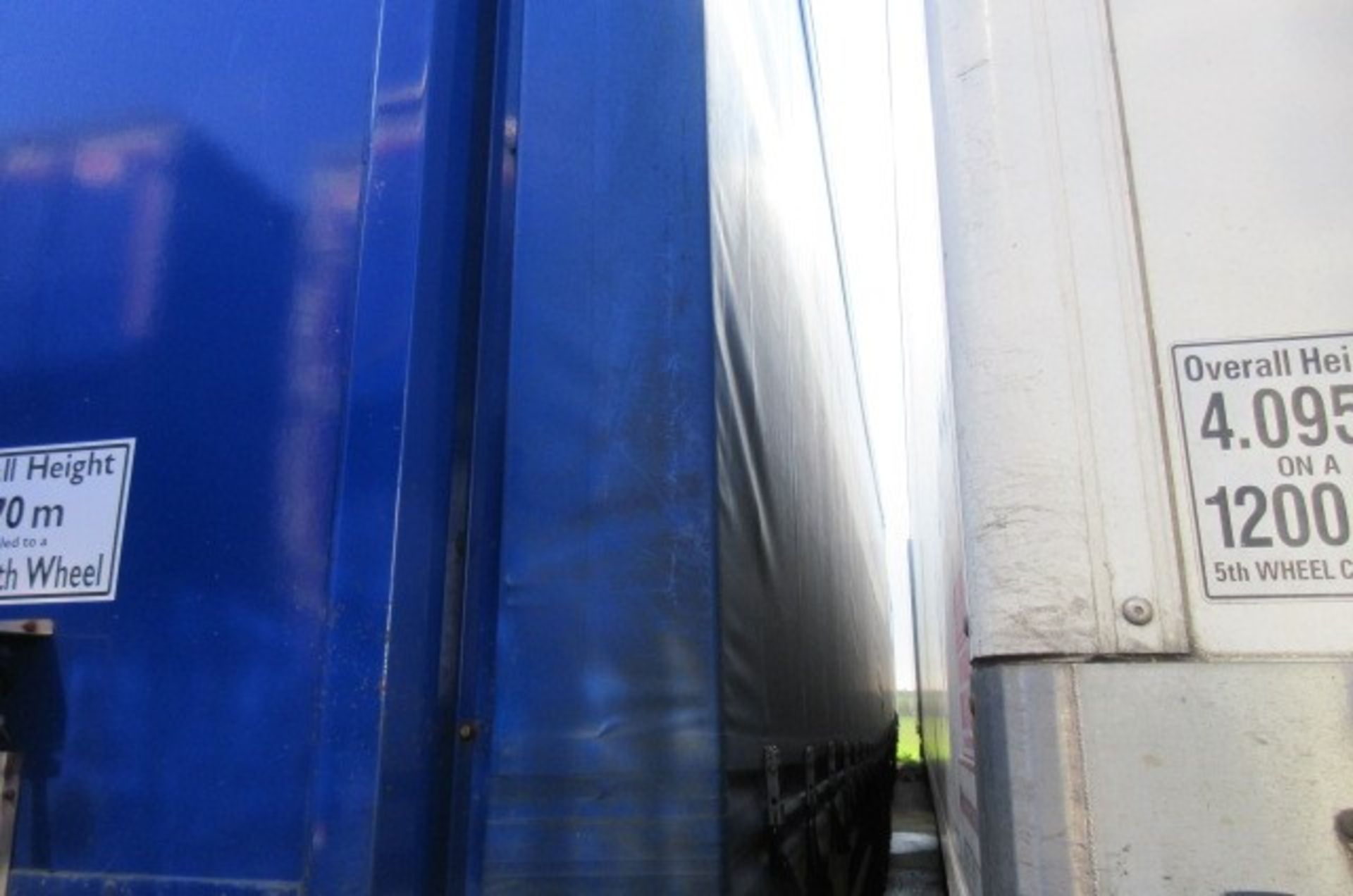 SDC 13.7m tri-axle curtainside trailer (2012) - Image 13 of 19