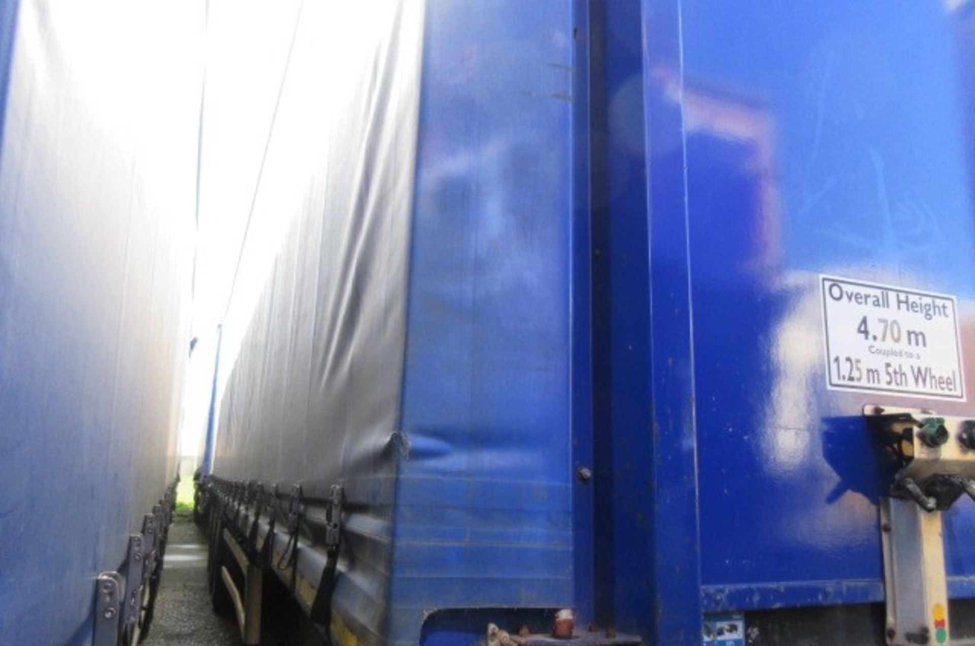 SDC 13.7m tri-axle curtainside trailer (2012) - Image 10 of 19