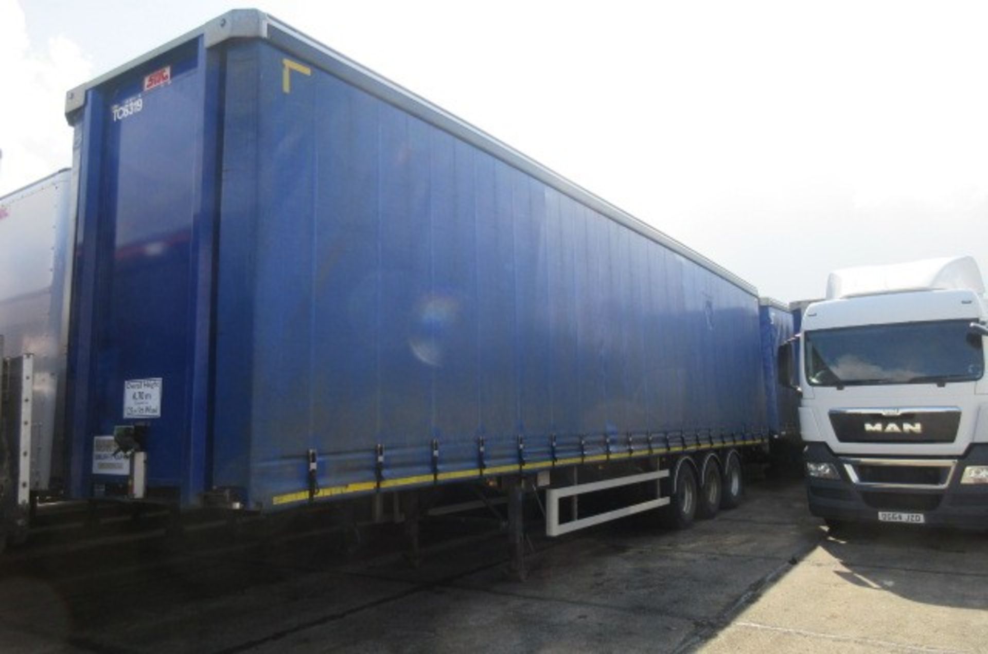 SDC 13.7m tri-axle curtainside trailer (2012) - Image 10 of 19