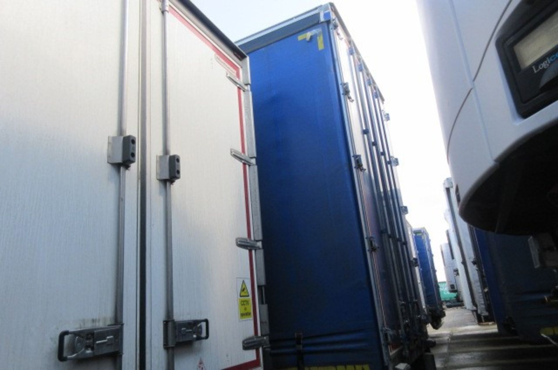 SDC 13.7m tri-axle curtainside trailer (2012) - Image 18 of 19