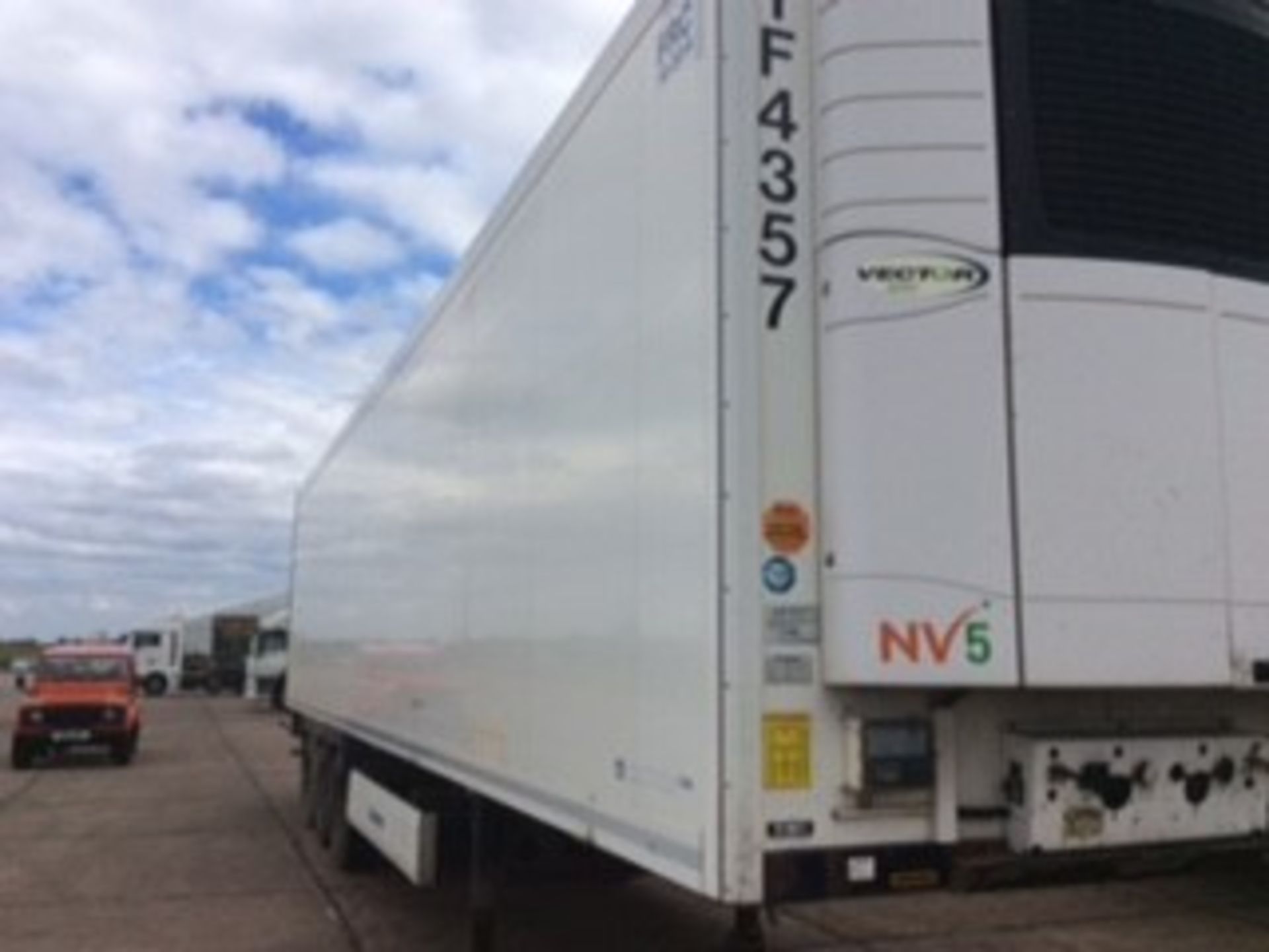 Krone tri axle refrigerated trailer - Image 7 of 8