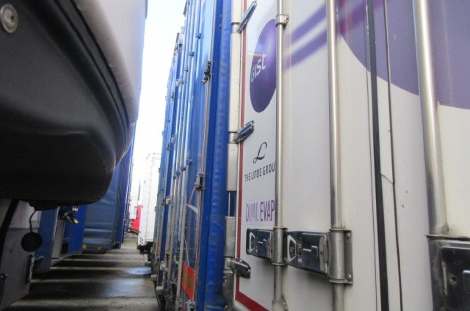 SDC 13.7m tri-axle double deck curatinside trailer (2012) - Image 10 of 12