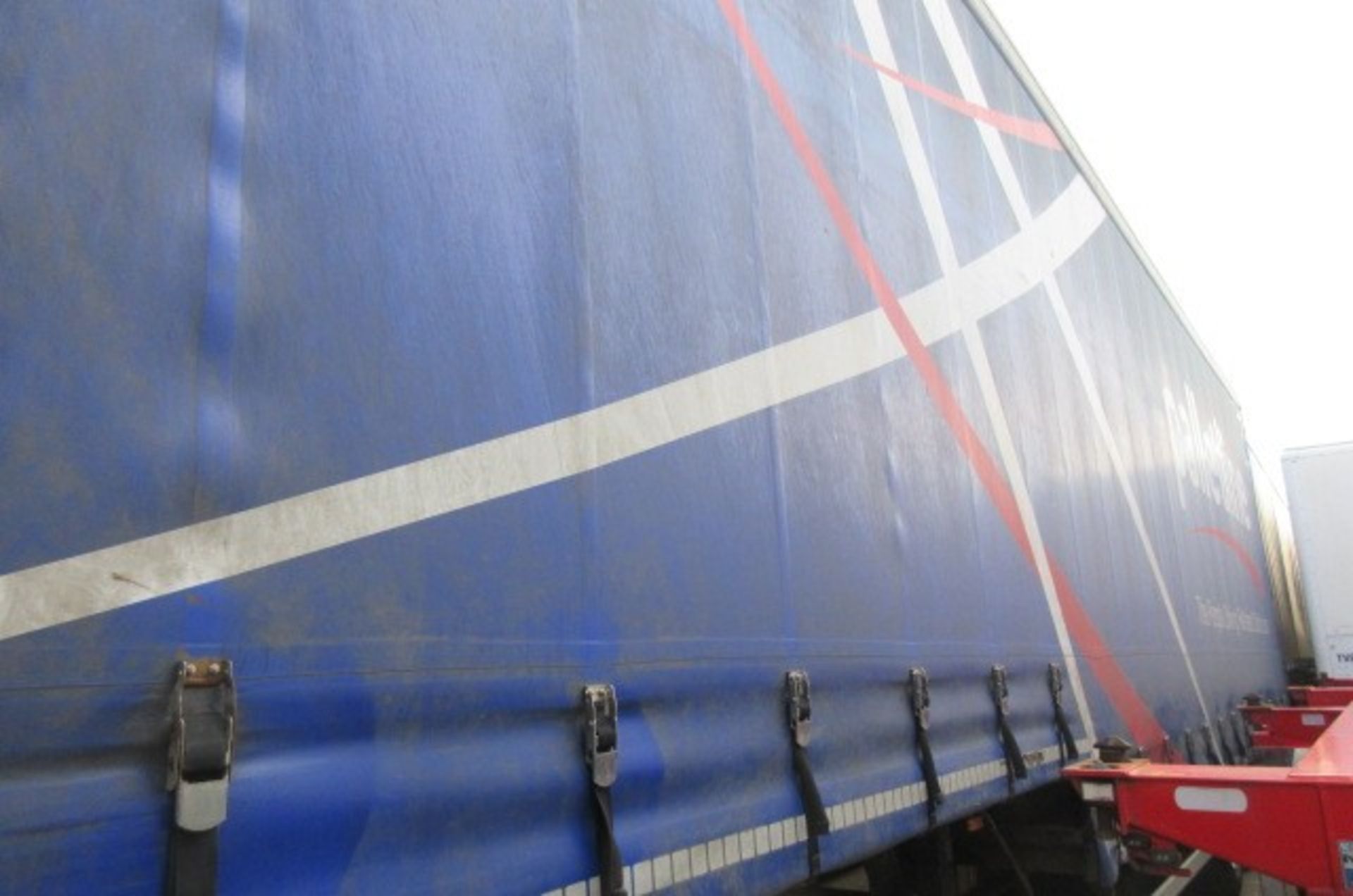 SDC 13.7m tri-axle double deck curtainside trailer (2012). - Image 4 of 9