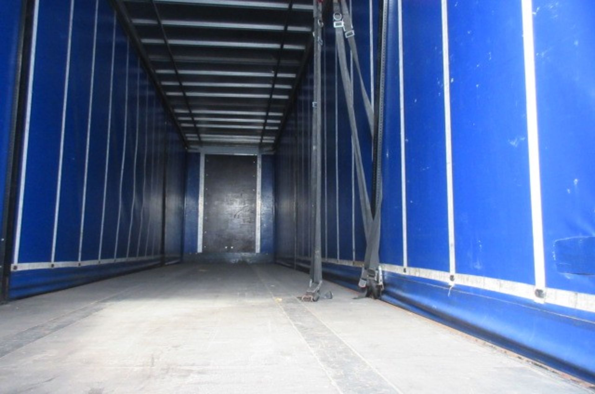 SDC 13.7m tri-axle curtainside trailer (2012) - Image 10 of 10