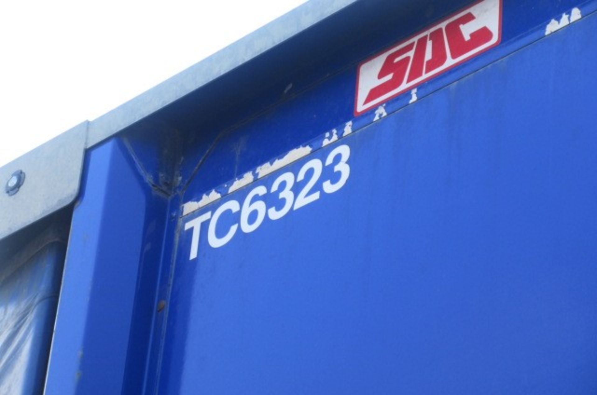 SDC 13.7m tri-axle curtainside trailer (2012) - Image 11 of 19