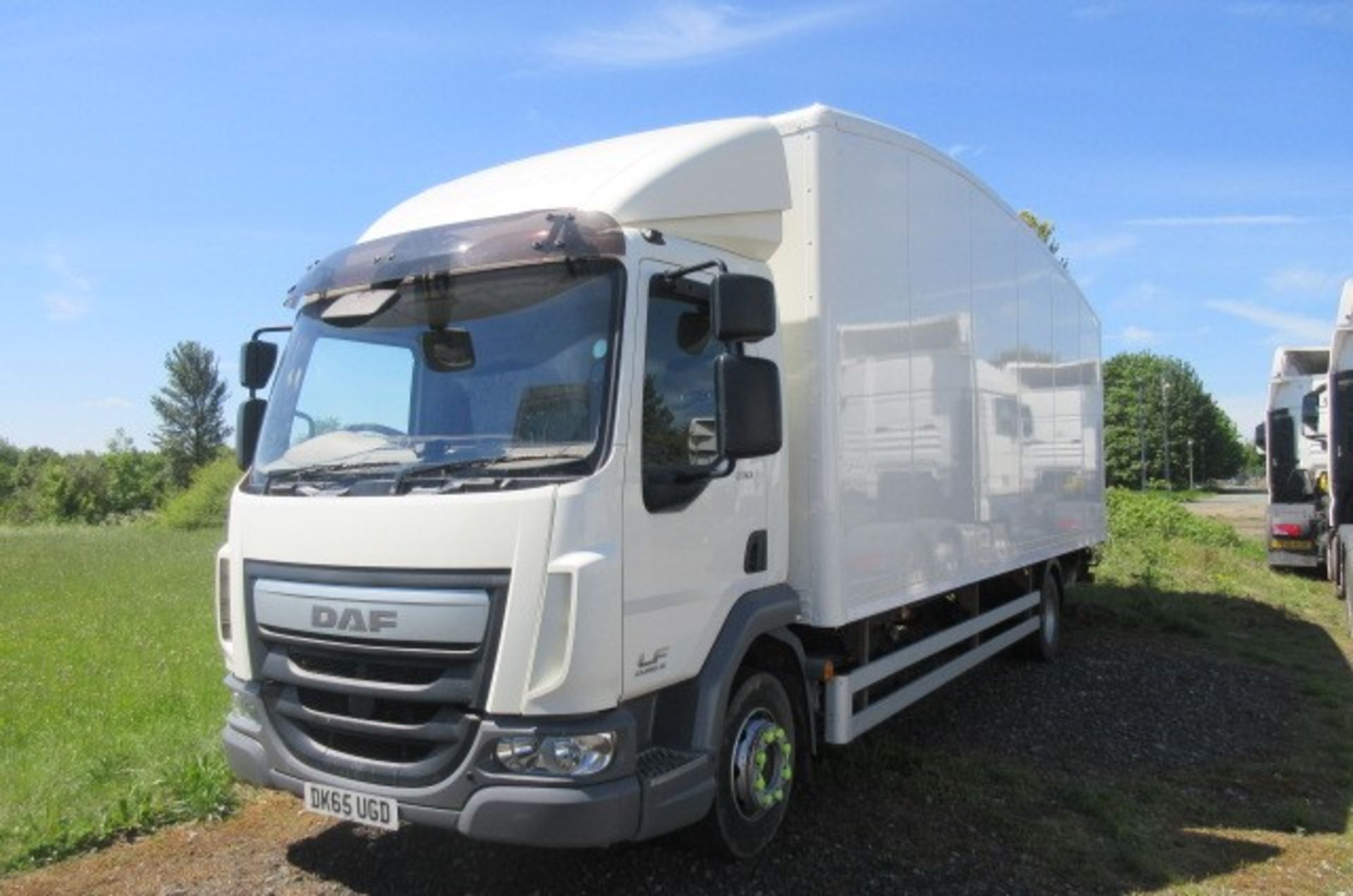 DAF FA LF210 12-ton 4x2 Euro 6 rigid box (DK65 UGD) - Image 3 of 10