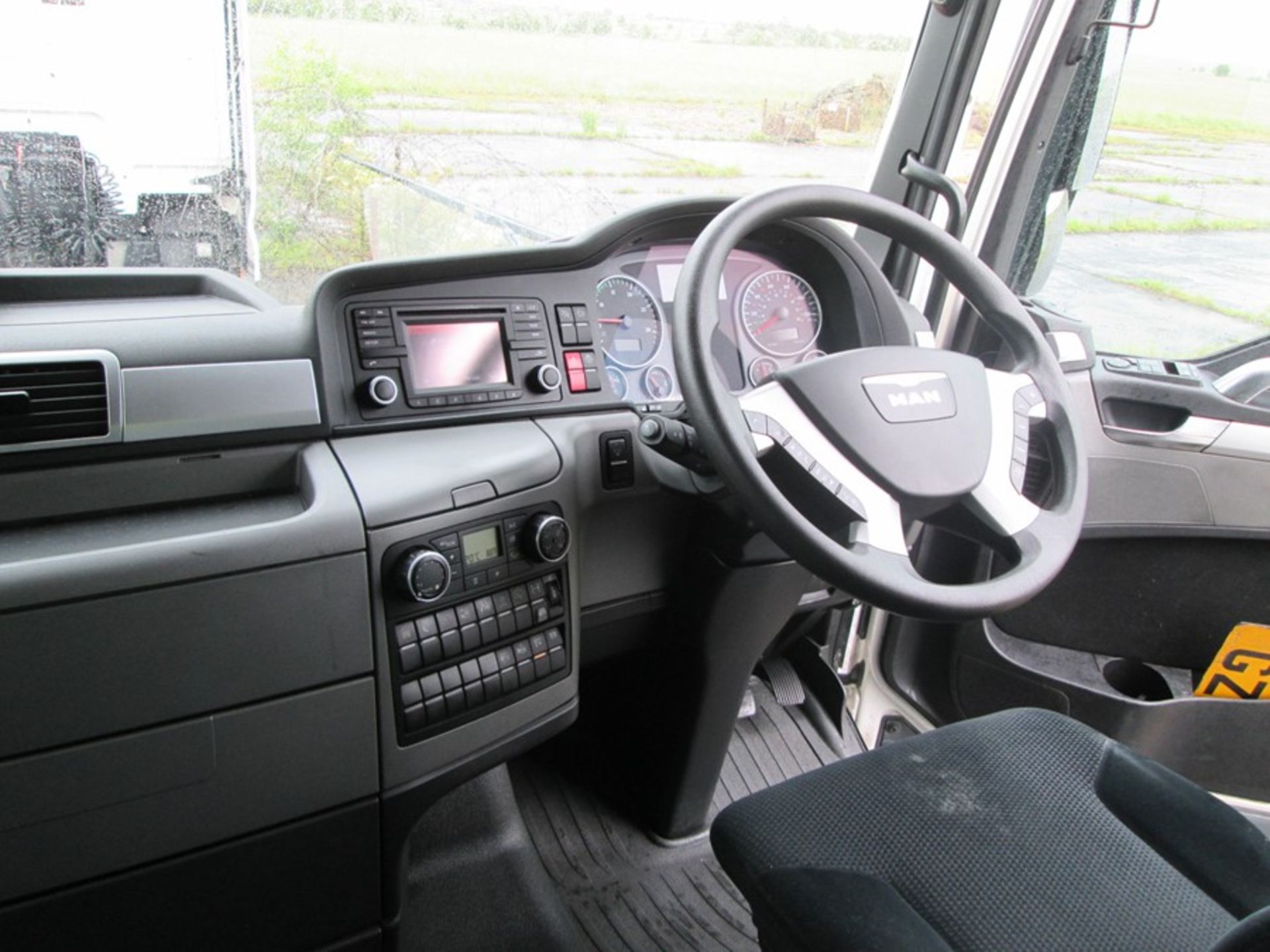 MAN TGX 26.480 6X2/2 BLS Euro 6 tractor unit (DA65 GZB) - Image 7 of 9