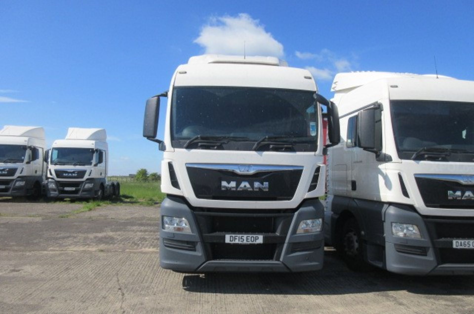 MAN TGX 26.480 6X2/2 BLS Euro 6 tractor unit (DF15 EOP) - Image 3 of 9