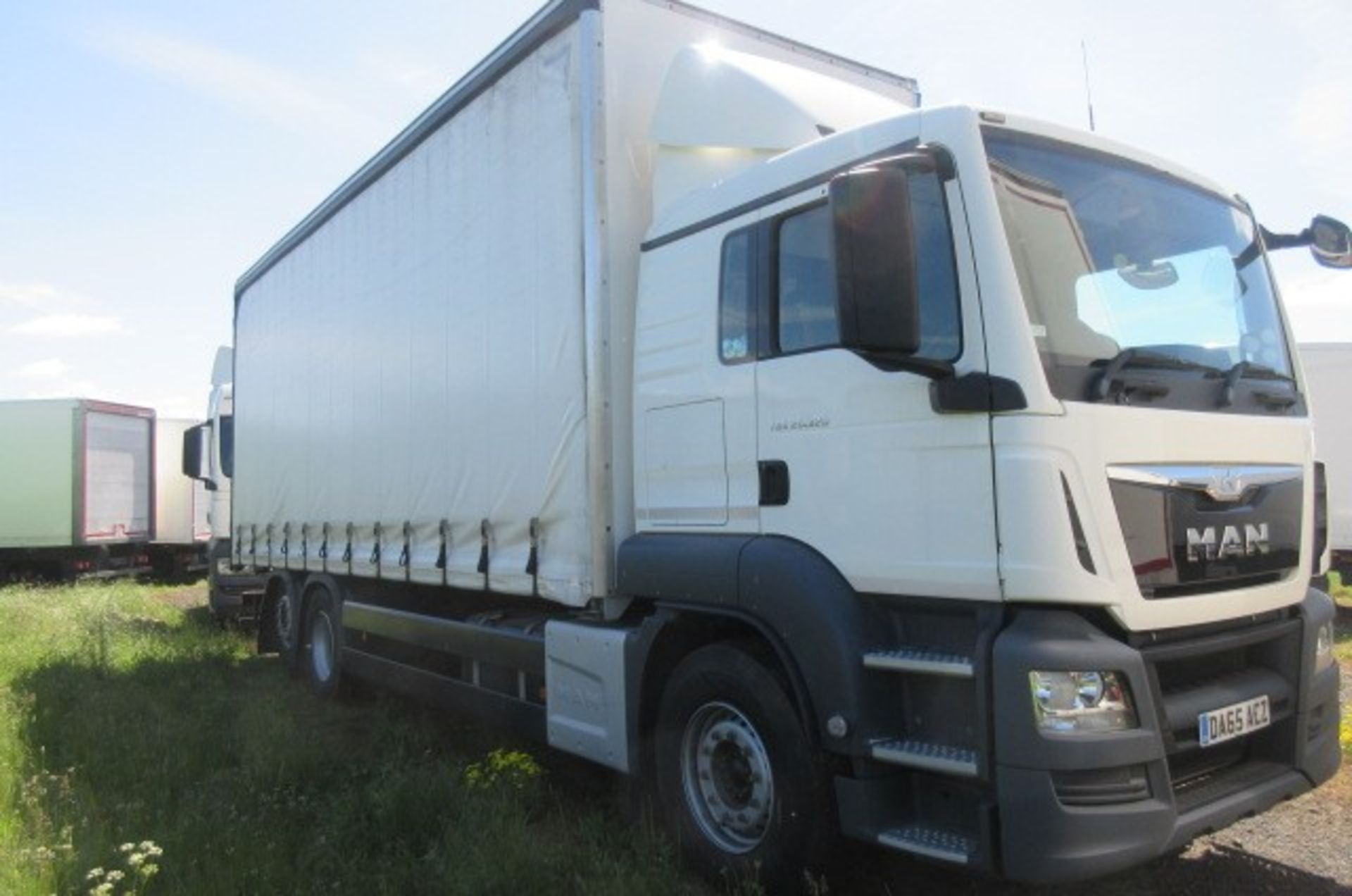 MAN TGS 26.320 6X2-2BL Euro 6 rigid curtainside (DA65 ACZ) - Image 9 of 16