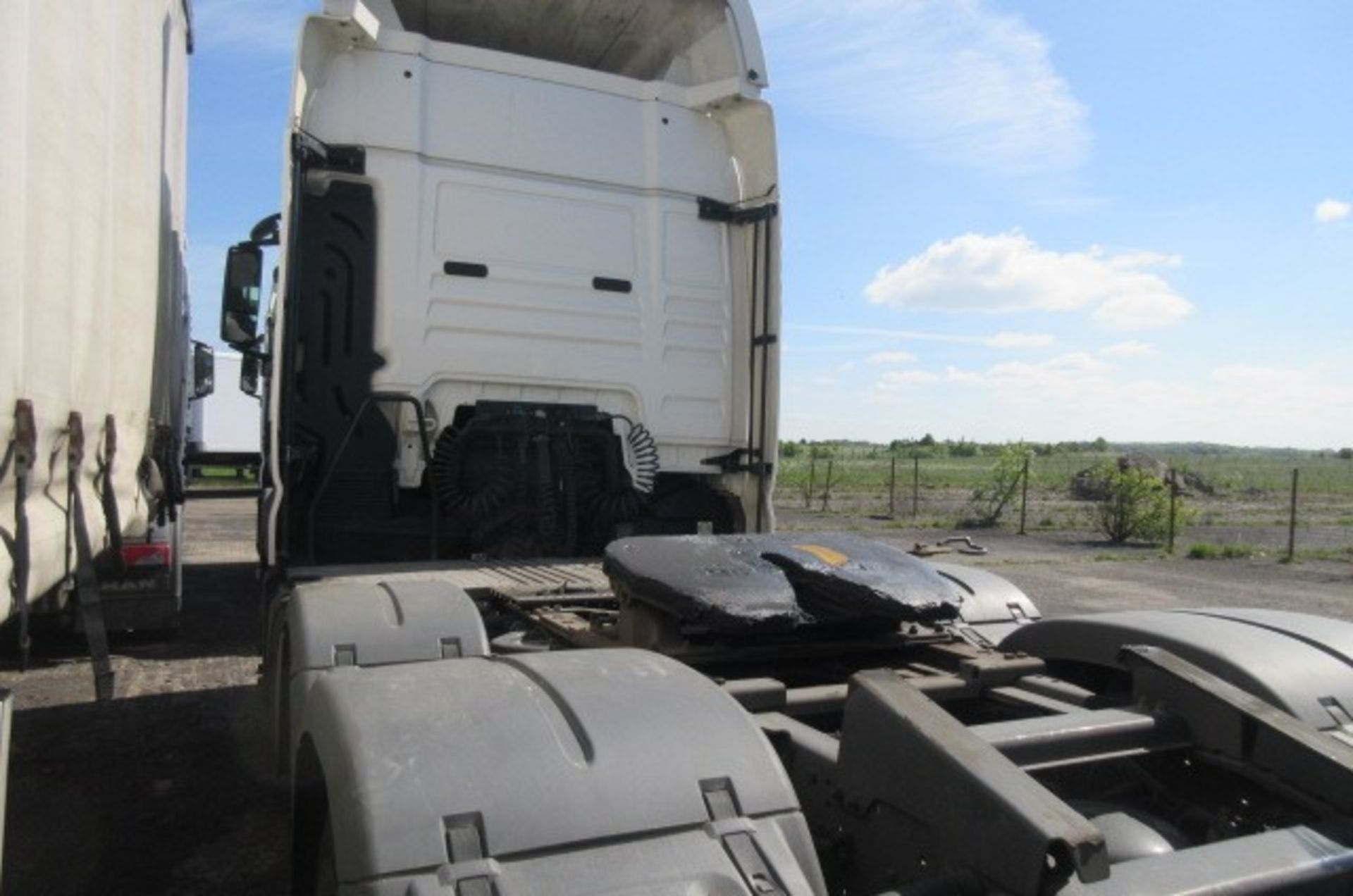 MAN TGX 26.480 6X2/2 BLS Euro 6 tractor unit (DF15 EOR) - Image 6 of 8