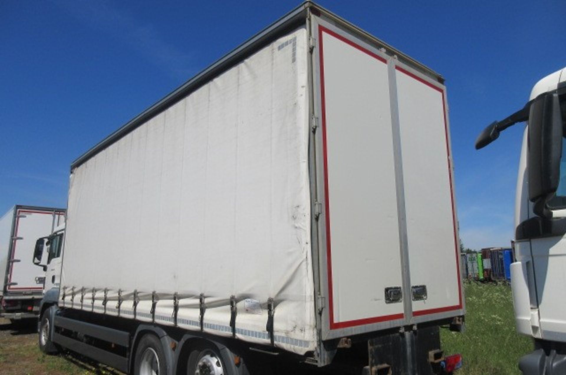 MAN TGS 26.320 6X2-2BL Euro 6 rigid curtainside (DA65 ACY) - Image 11 of 16