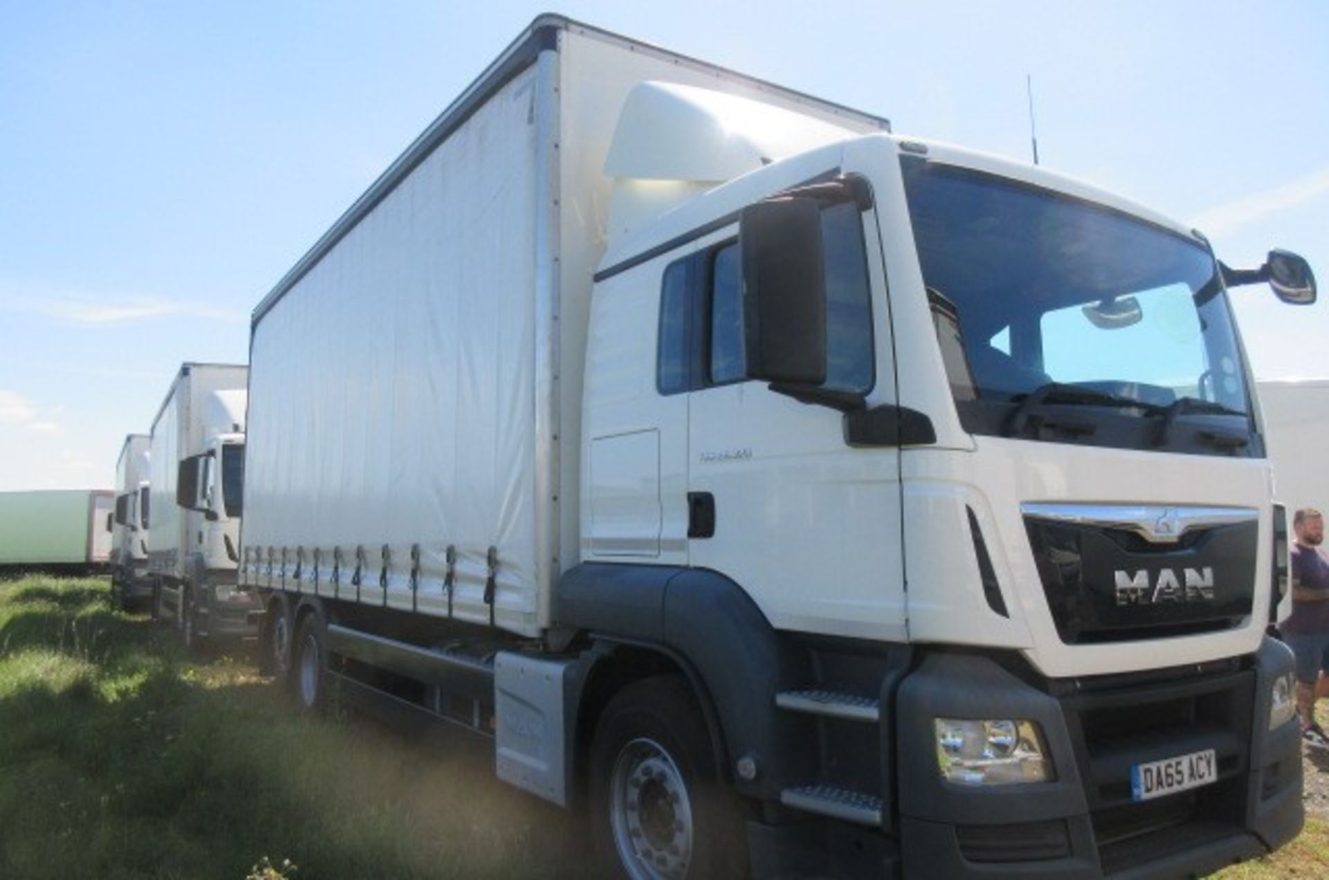 MAN TGS 26.320 6X2-2BL Euro 6 rigid curtainside (DA65 ACY) - Image 3 of 16