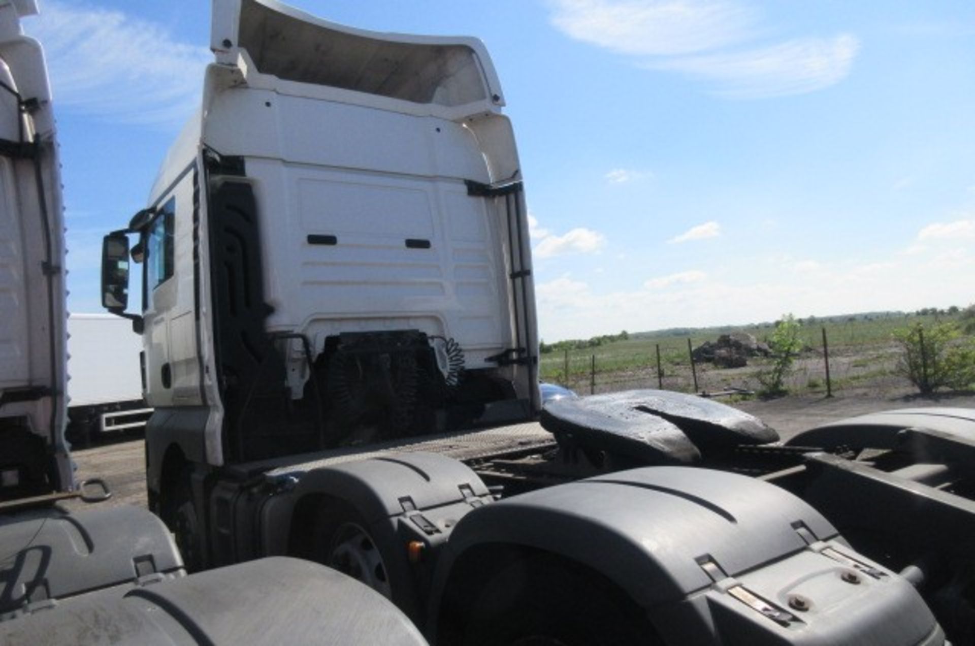 MAN TGX 26.480 6X2/2 BLS Euro 6 tractor unit (DF15 EOP) - Image 6 of 9